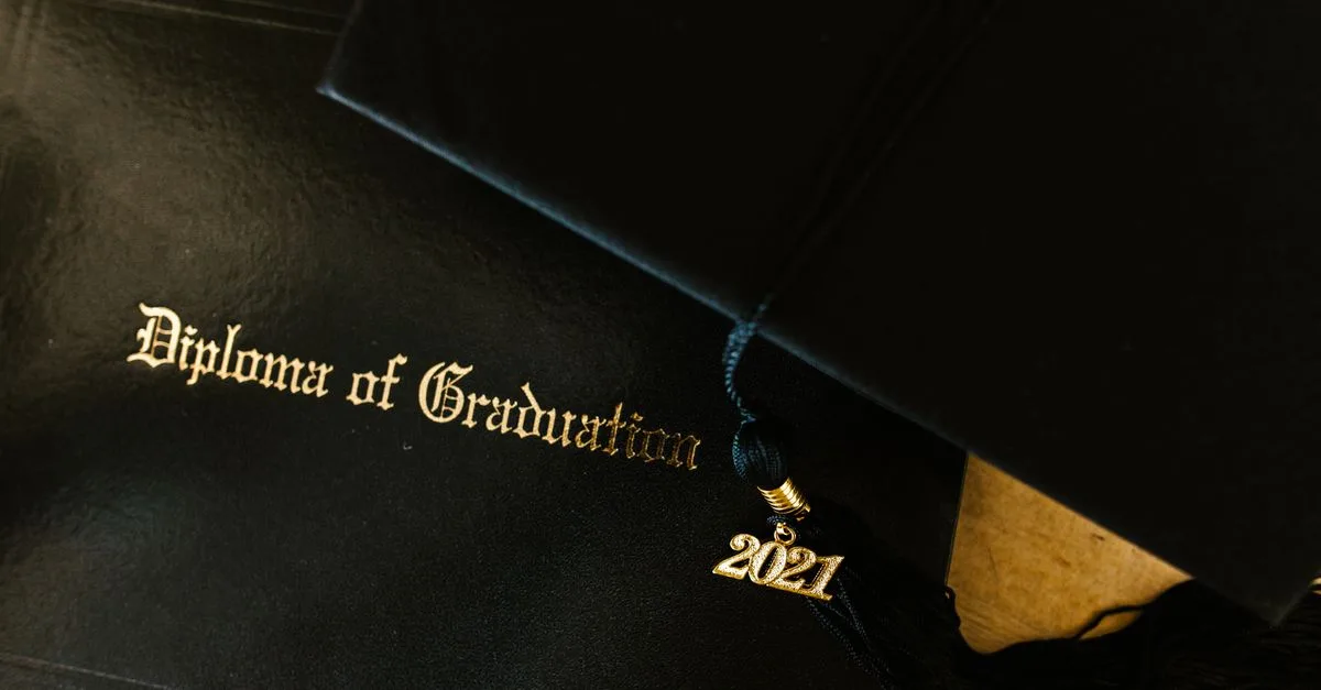 découvrez les parcours de transfert de crédits vers un diplôme de licence et les étapes pour poursuivre vos études dans un programme de bachelor.