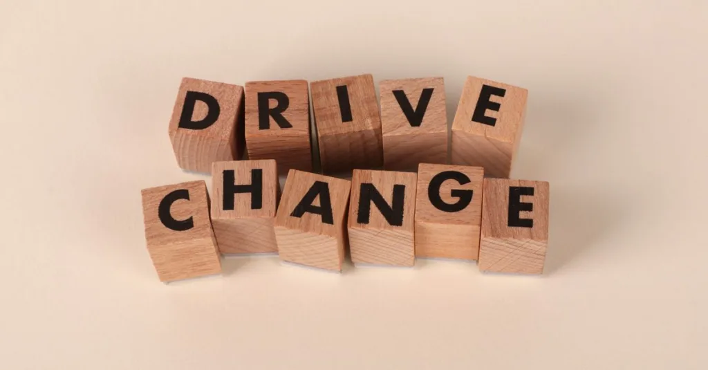 découvrez comment réussir une reconversion professionnelle tout en restant en poste, grâce à des conseils pratiques pour préparer votre transition en toute sérénité.