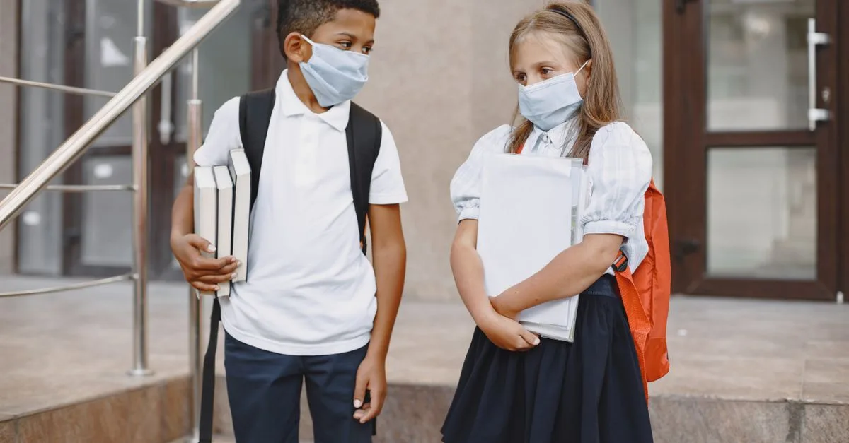 quitter l’école en cours d’année : découvrez les démarches à prévoir, les conséquences possibles et les solutions pour poursuivre votre parcours.
